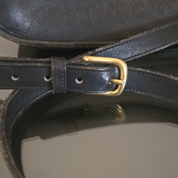 Classic Black Leather Shoulder Bag - Picture 4 of 11